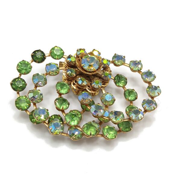 Lisa Jewels Peridot Green Rhinestone Brooch, Gold Plated, 1950s Vintage Jewelry - Picture 8 of 10